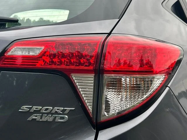 Used 2019  Honda Sport image 12