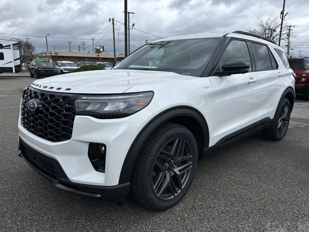 New 2026 Star White Metallic Tri-Coat Ford ST-Line image 6