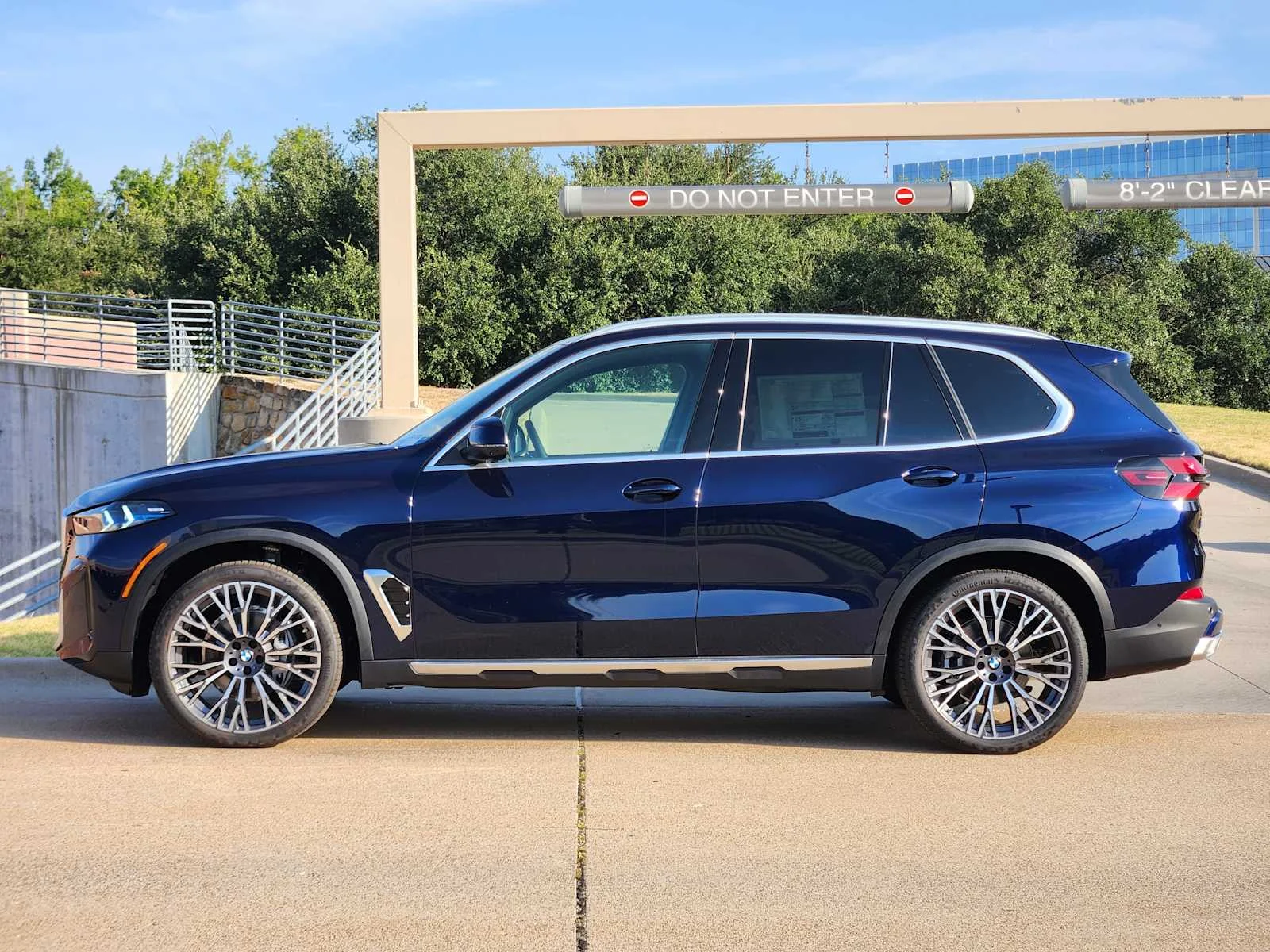 New 2026 Tanzanite Blue II Metallic BMW sDrive40i image 2