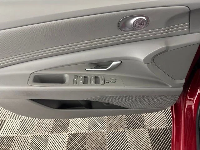 Used 2025 Red Hyundai SEL Convenience image 24
