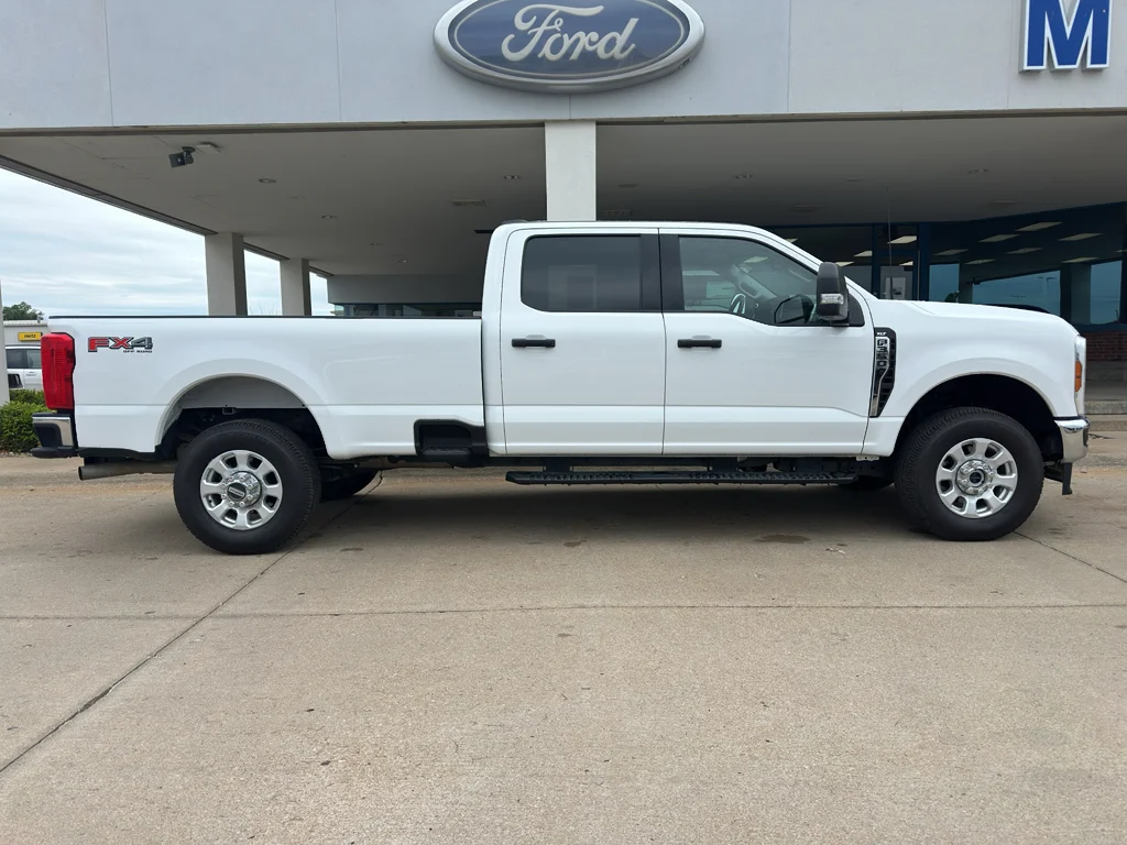 Used 2024 Oxford White Ford XLT image 7