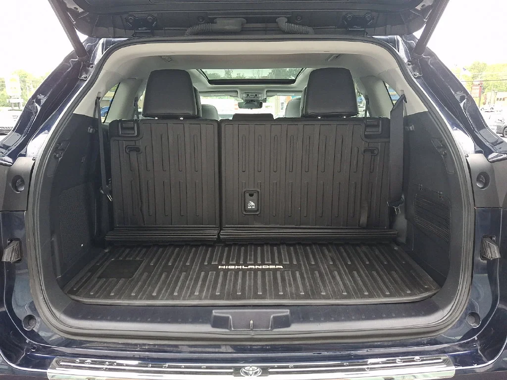 Used 2022  Toyota Platinum image 32