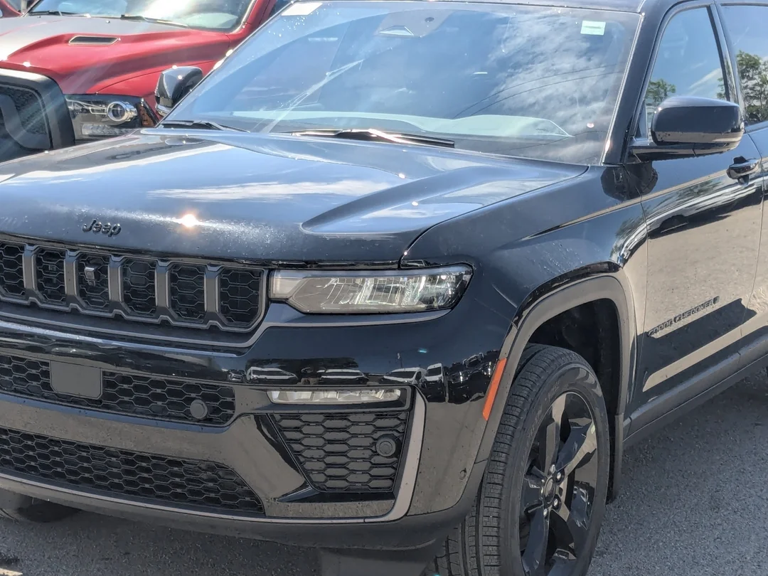 New 2026 Black Jeep Limited - - 4x4 - Dual- Pane Panoramic Sunroof - Trailer Tow Pkg - 9 Spkr/Subwoofer & More! image 8