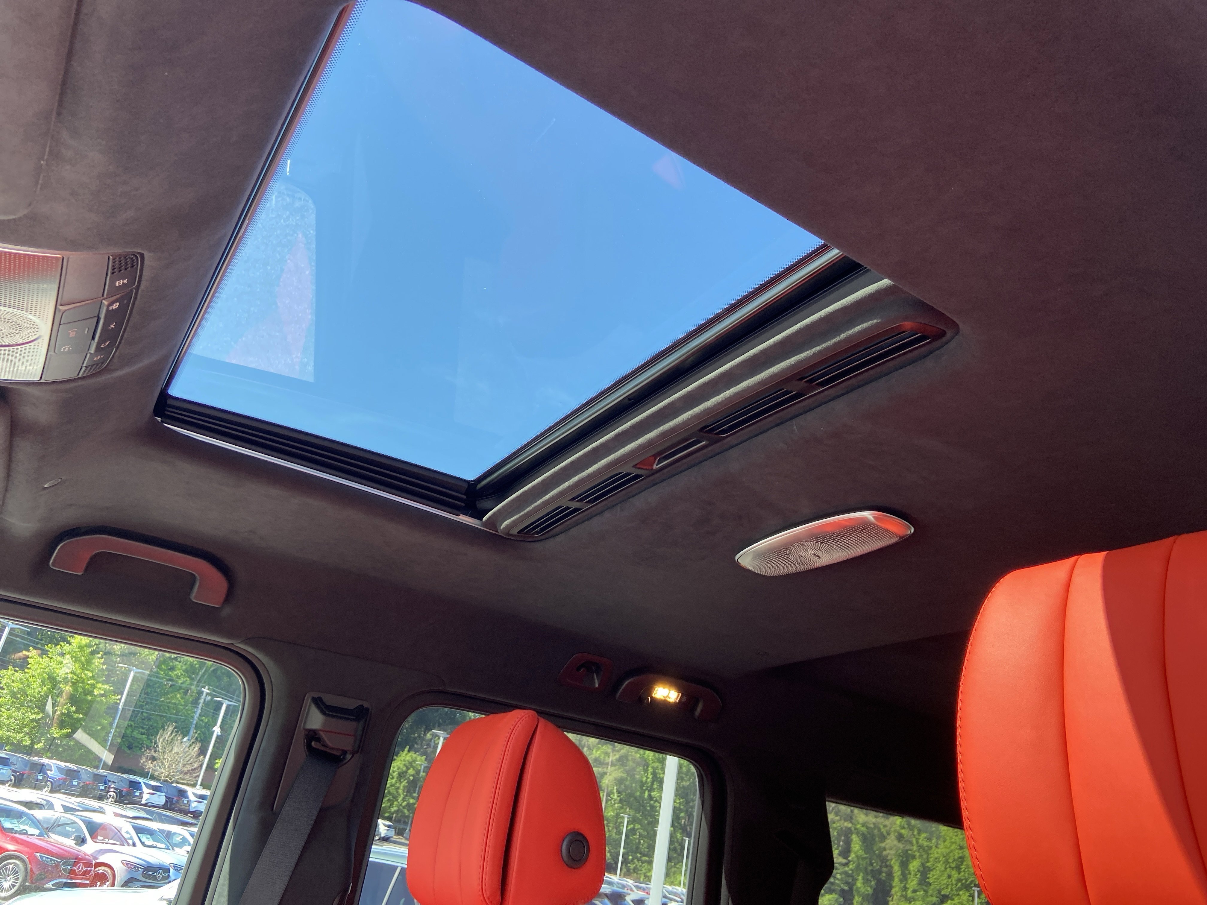New 2026 MANUFAKTUR Exclusive Brilliant Blue Magno Mercedes-Benz AMG® G 63 SUV image 19