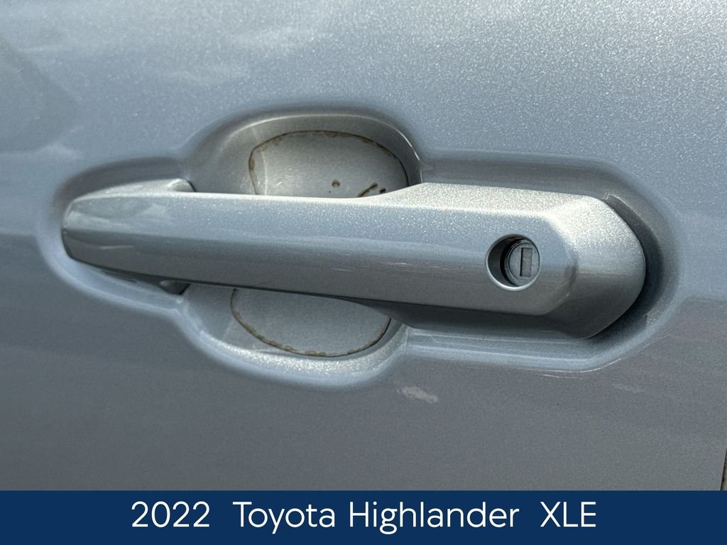 Used 2022 Silver Toyota XLE image 14