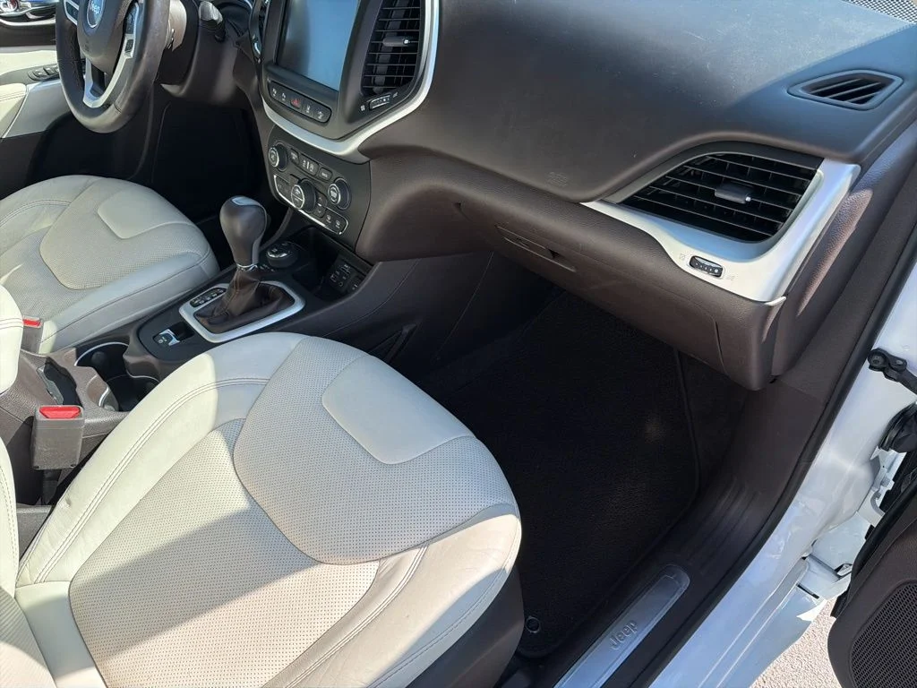 Used 2018 White Jeep Overland image 29