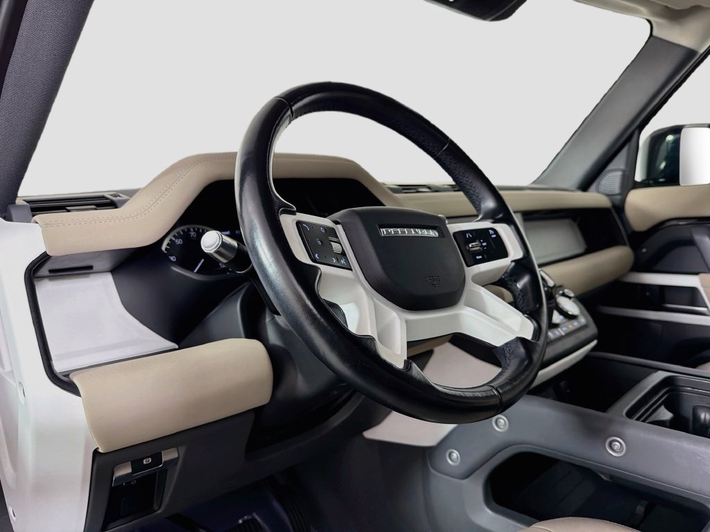 Used 2022 Black Land Rover S image 9