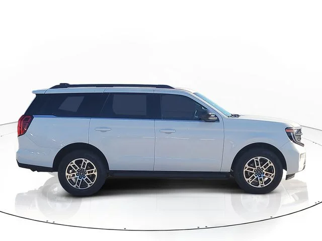 New 2026 Oxford White Ford Active image 4