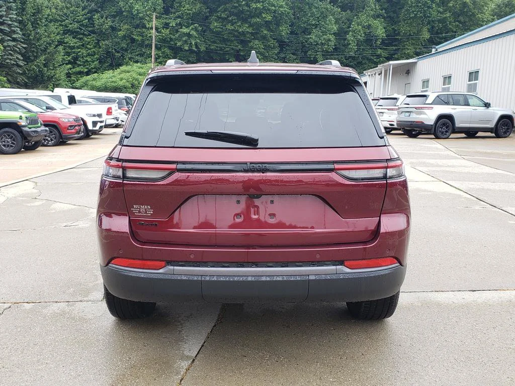 New 2026 Velvet Red Pearl-Coat Exterior Paint Jeep Limited image 4
