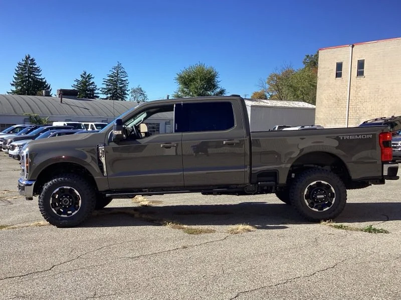 New 2027 Gray Ford Lariat image 5