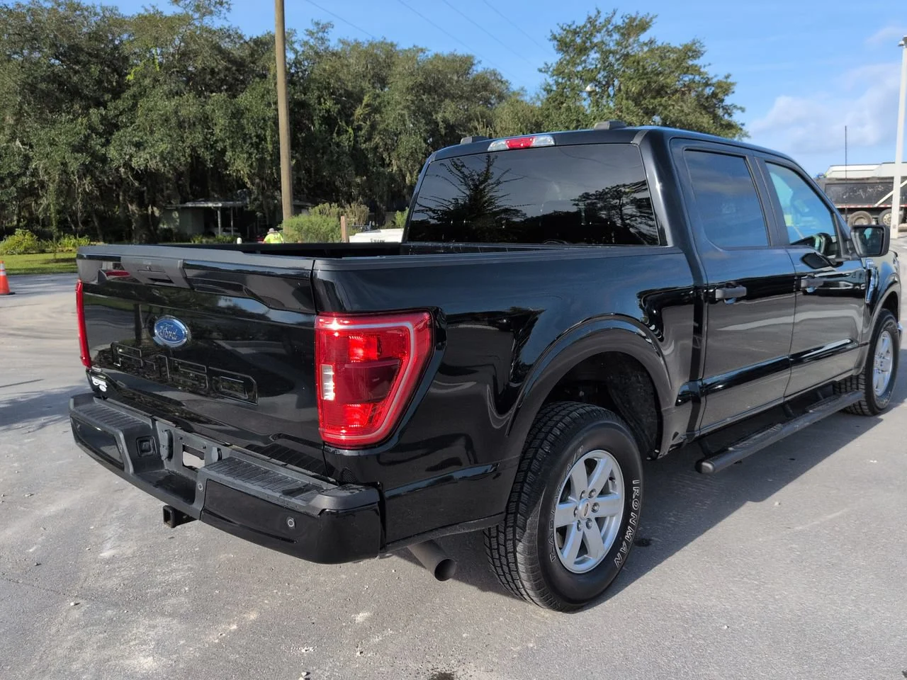 Used 2023 Black Ford XLT image 4