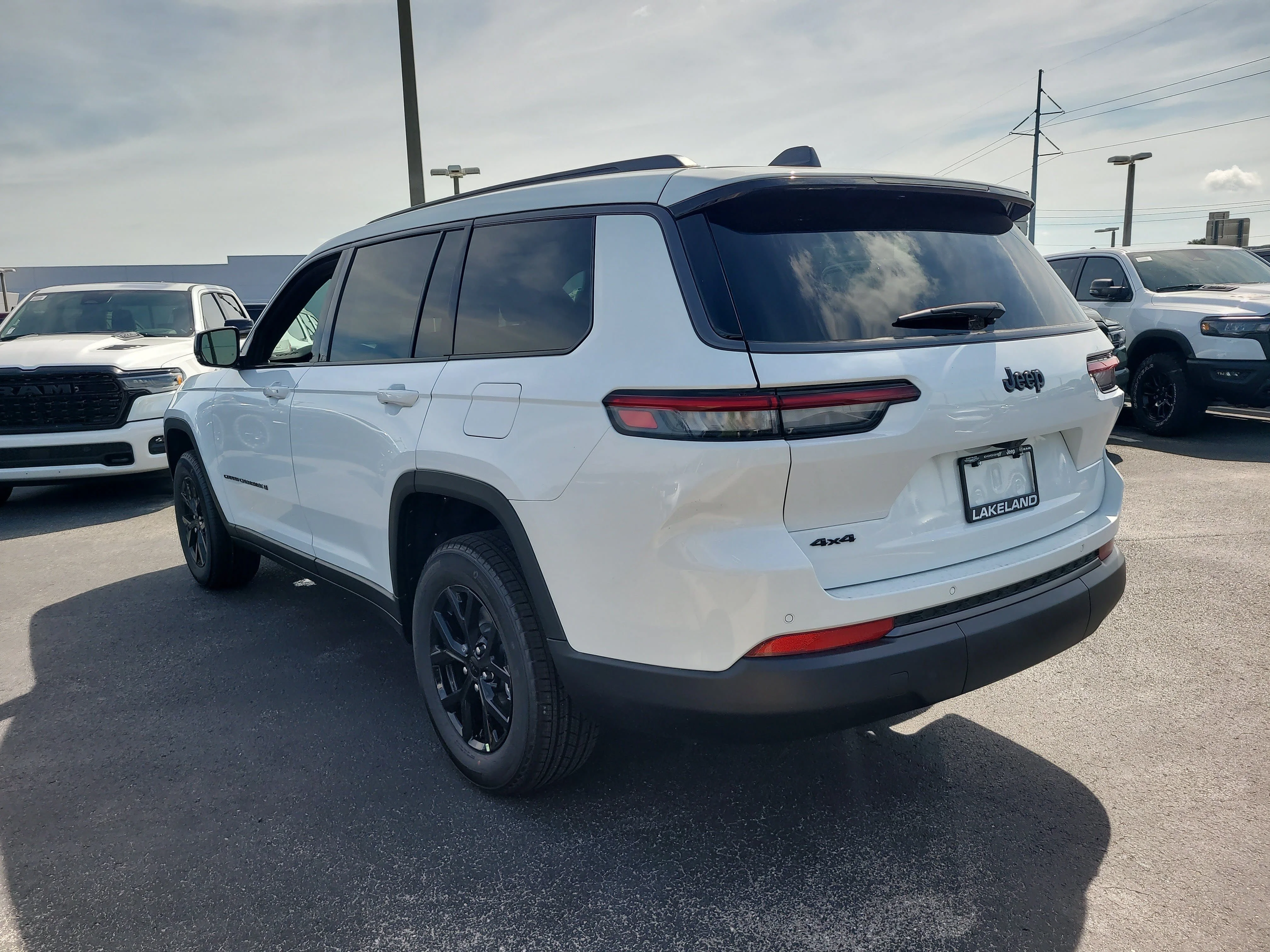 New 2026 Bright White Clearcoat Jeep Laredo Altitude image 8