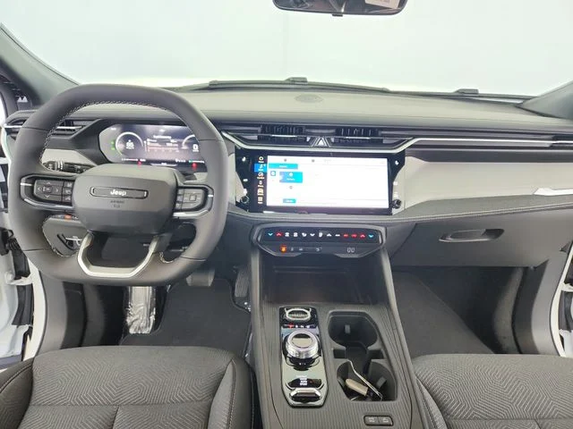 New 2026 Bright White Clear-Coat Exterior Paint Jeep Laredo image 24