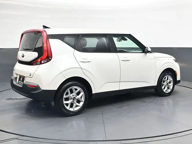 Used 2020 White Kia S image 4