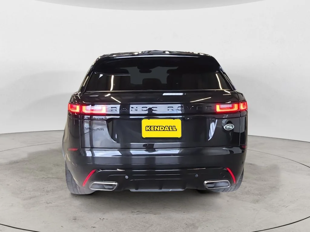 Used 2023 Black Land Rover R-Dynamic S MHEV image 10