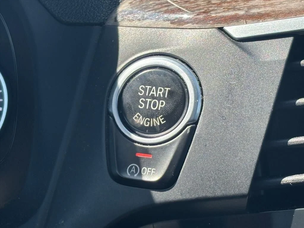 Used 2019 White BMW xDrive30i image 18
