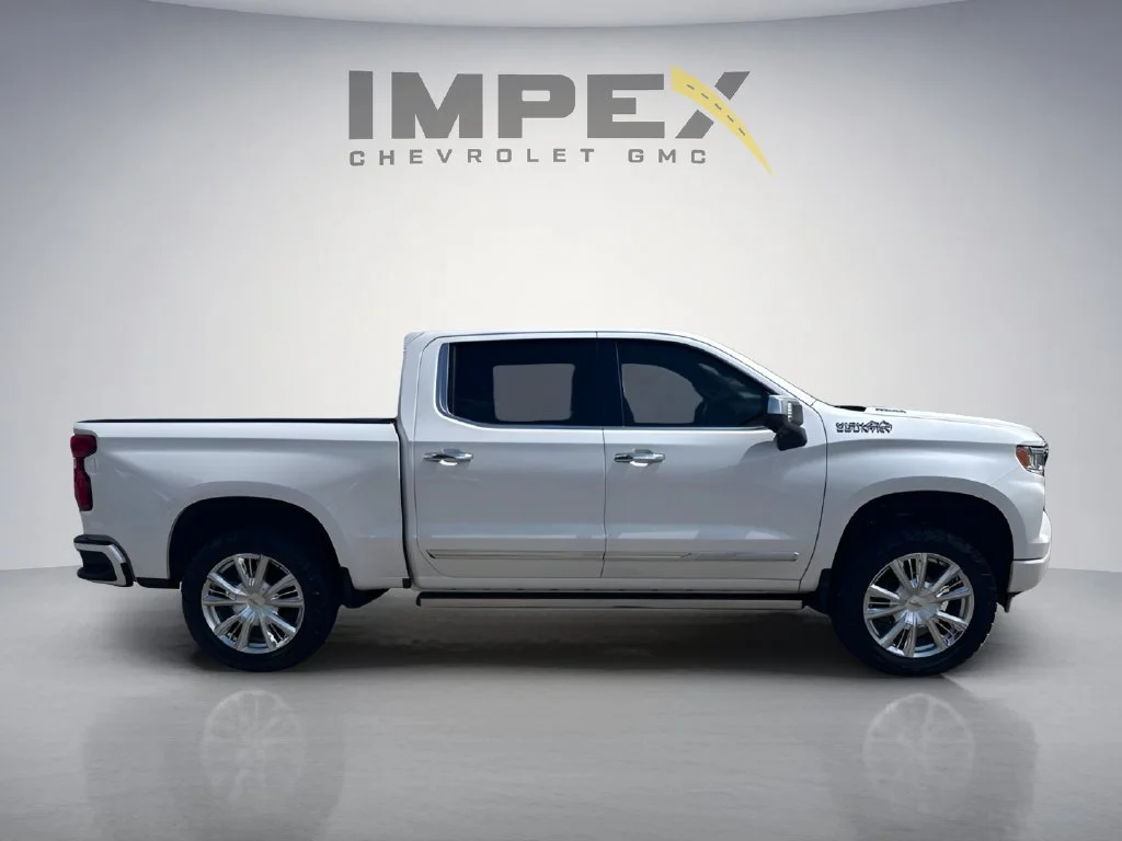 Used 2023 Iridescent Pearl Tricoat Chevrolet High Country image 4
