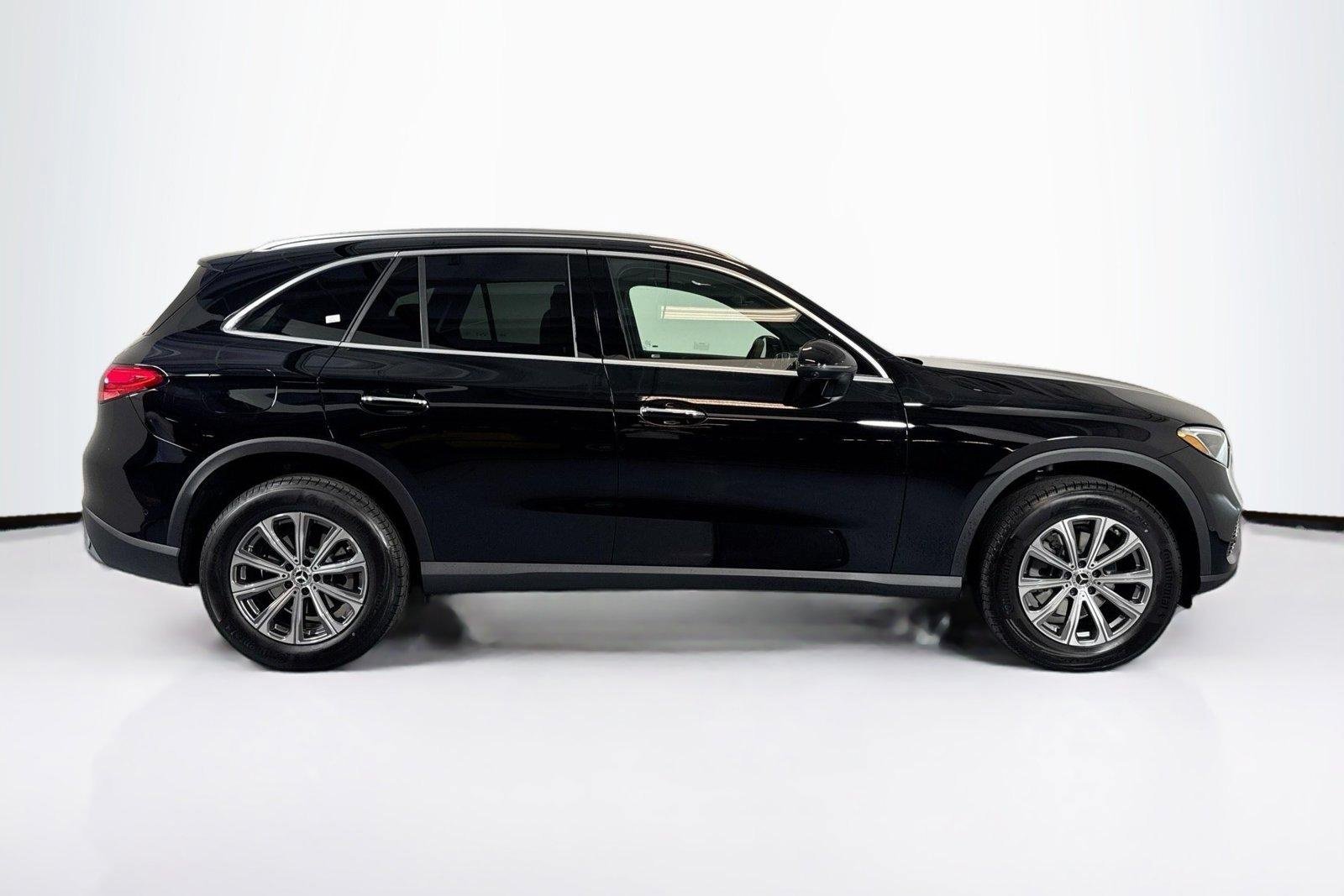 New 2026 Black Mercedes-Benz GLC 300 image 4