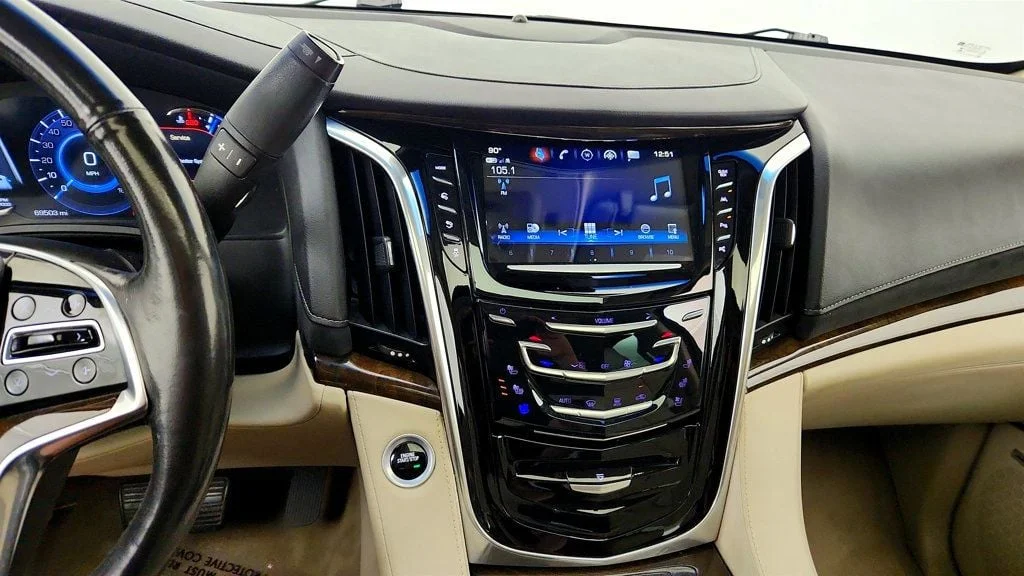 Used 2018 Crystal White Tricoat Cadillac 4WD 4dr Premium Luxury image 18