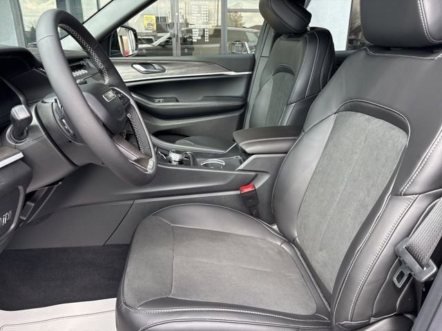 New 2026 Silver Zynith Exterior Paint Jeep Altitude image 5
