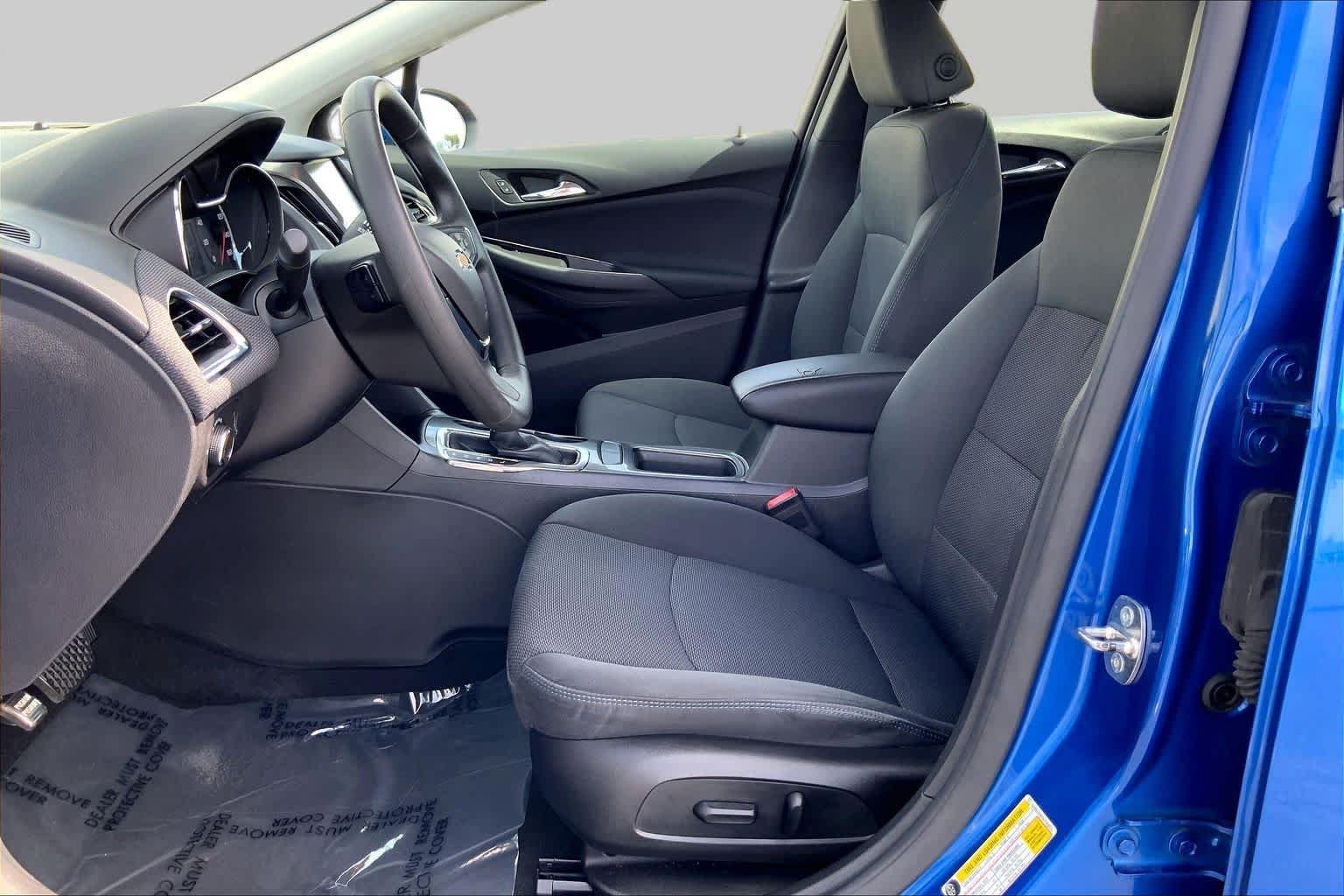 Pre-Owned 2017 Chevrolet Cruze LT