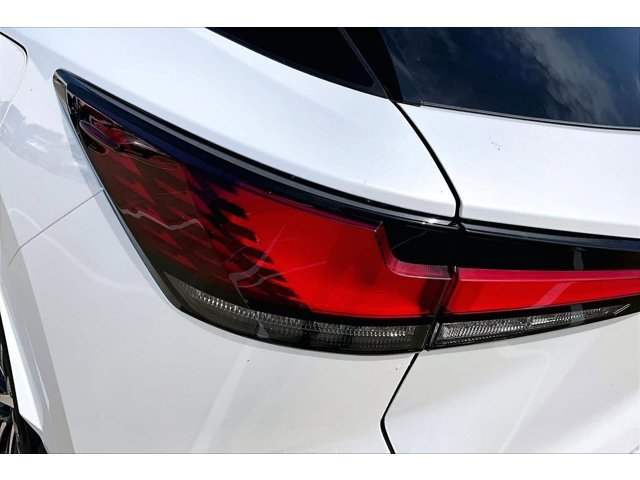New 2026 Eminent White Pearl Lexus PREMIUM PLUS image 21