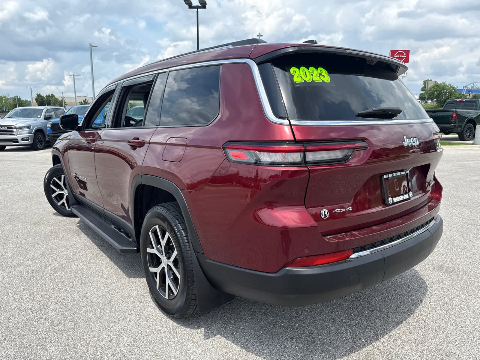 Used 2023 Velvet Red Pearlcoat Jeep Limited image 6