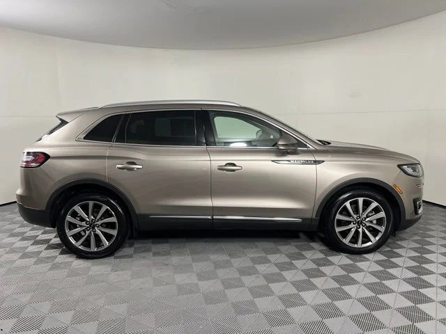 Used 2019 Brown Lincoln Select image 8