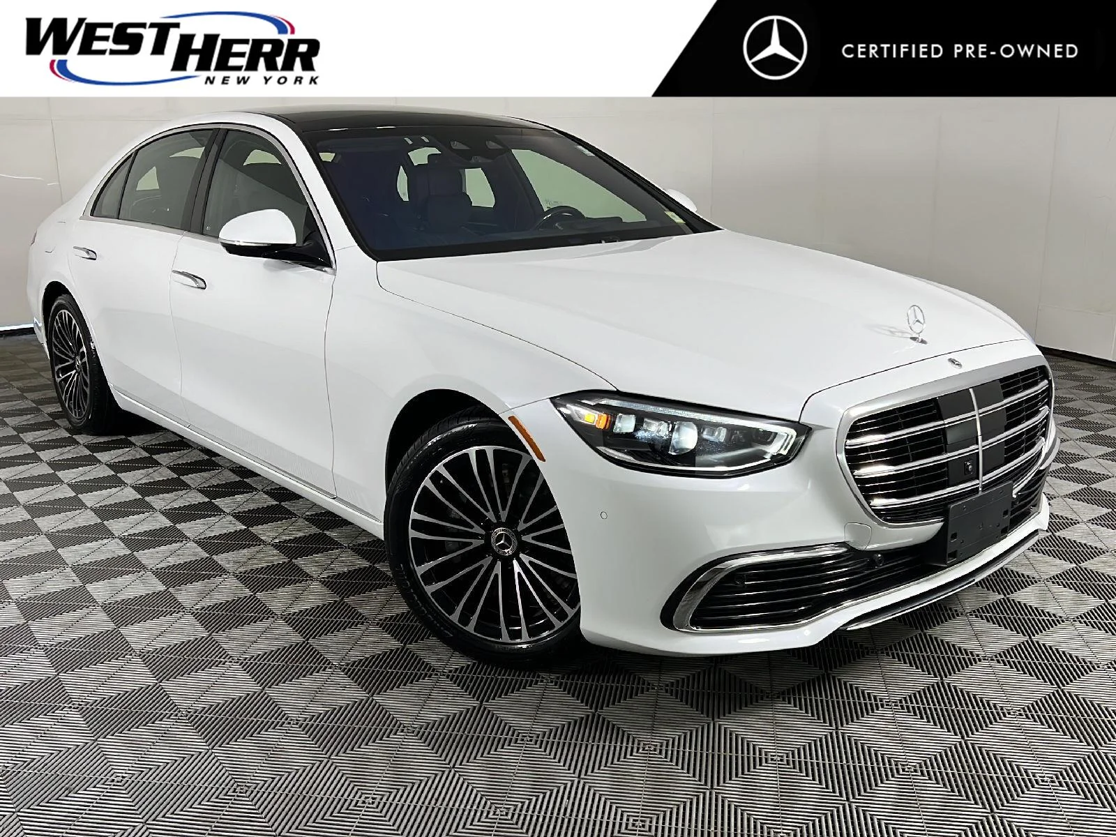 Used 2024 MANUFAKTUR Moonlight White Metallic Mercedes-Benz S 580 image 1