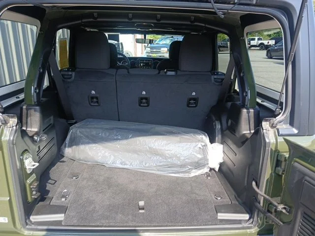 Used 2023 Green Jeep Sport image 9