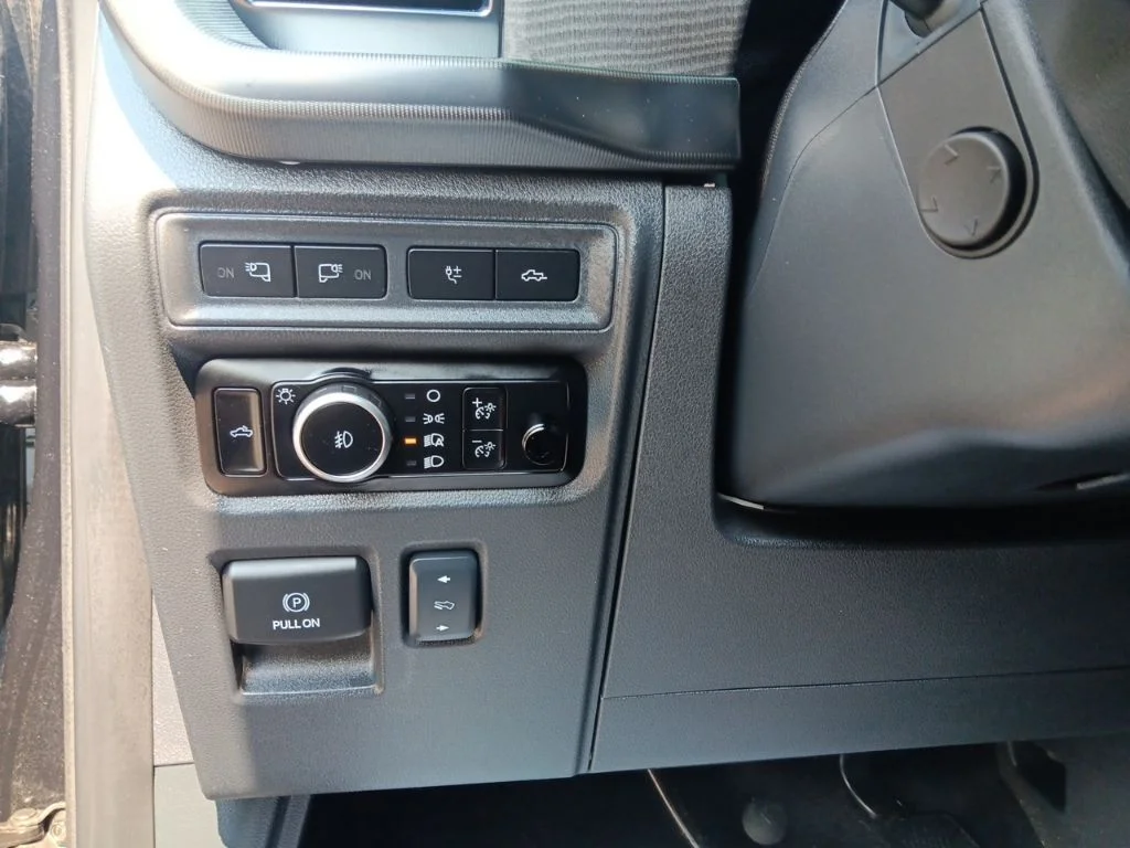 Used 2023 Black Metallic Ford Platinum image 15
