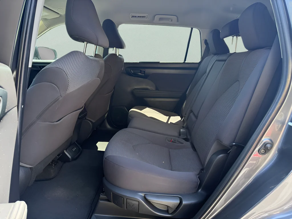 2023 Toyota Highlander LE - Photo 10