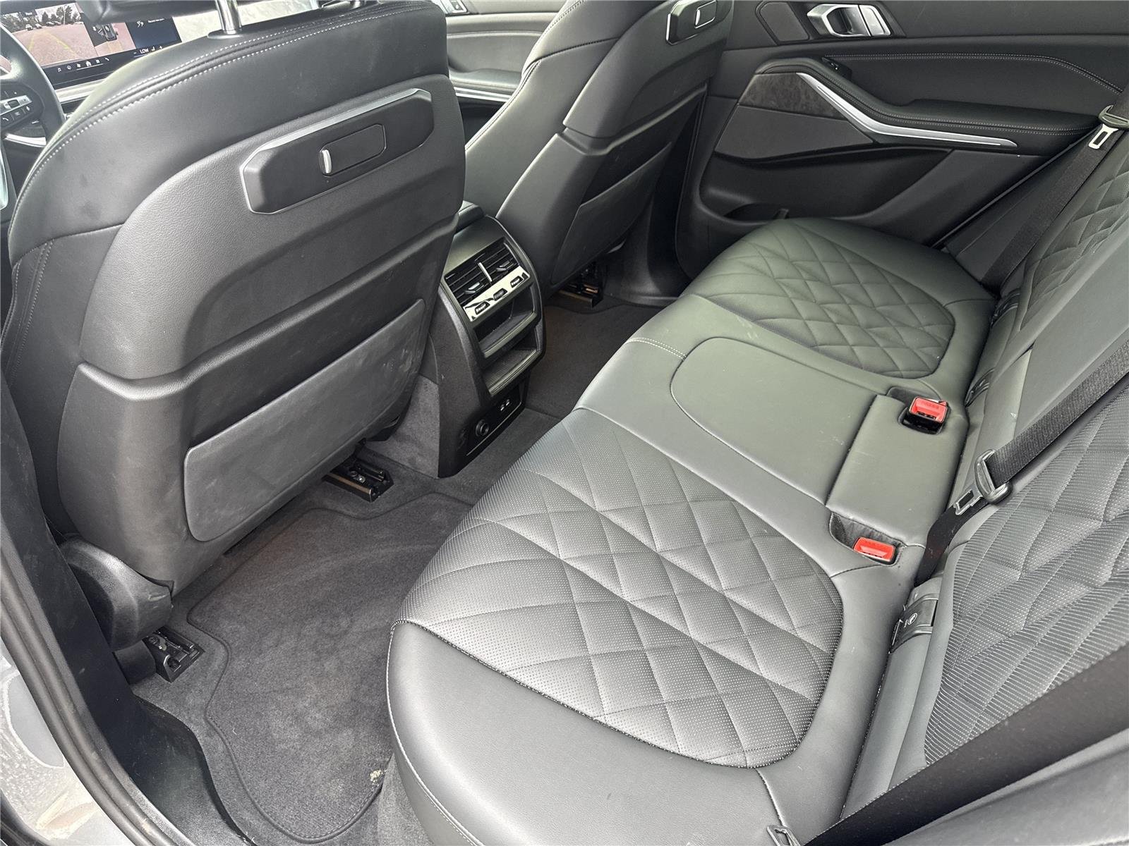 Used 2026 Skyscraper Grey Metallic BMW sDrive40i image 30