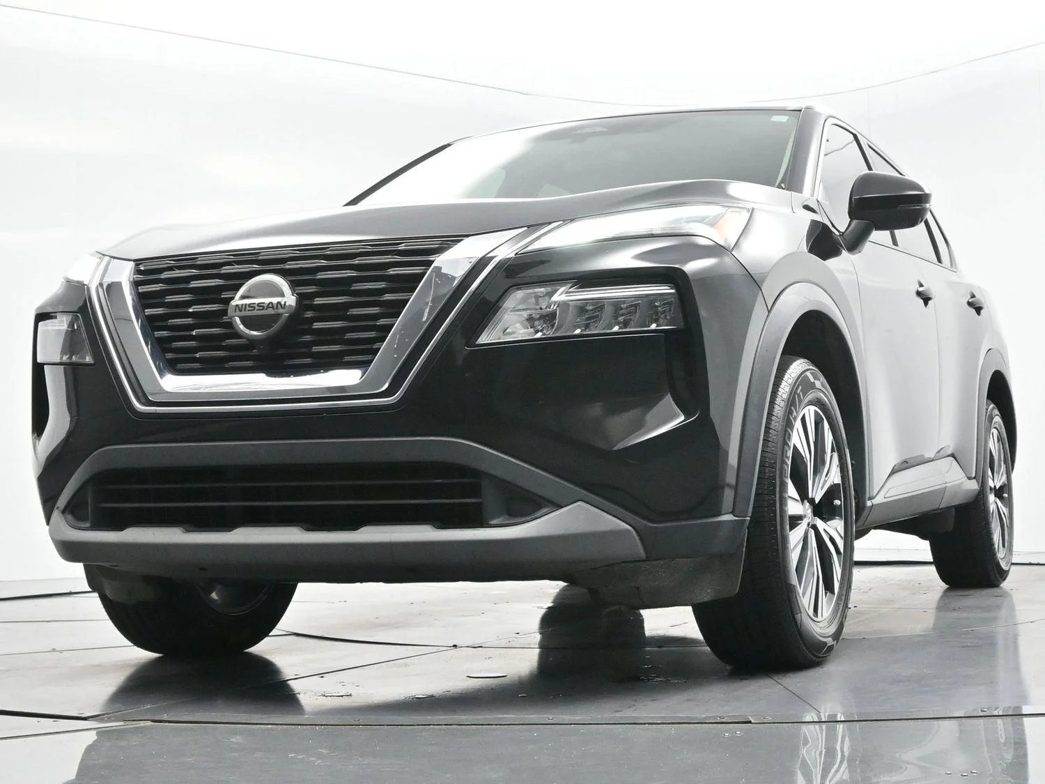 Used 2021 Super Black Nissan SV image 44