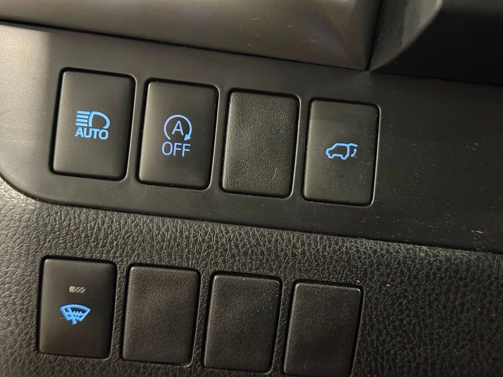 Used 2019 Silver Toyota XLE image 19
