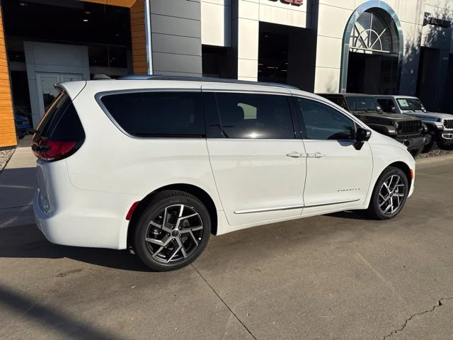 New 2027 White Chrysler Pinnacle image 3