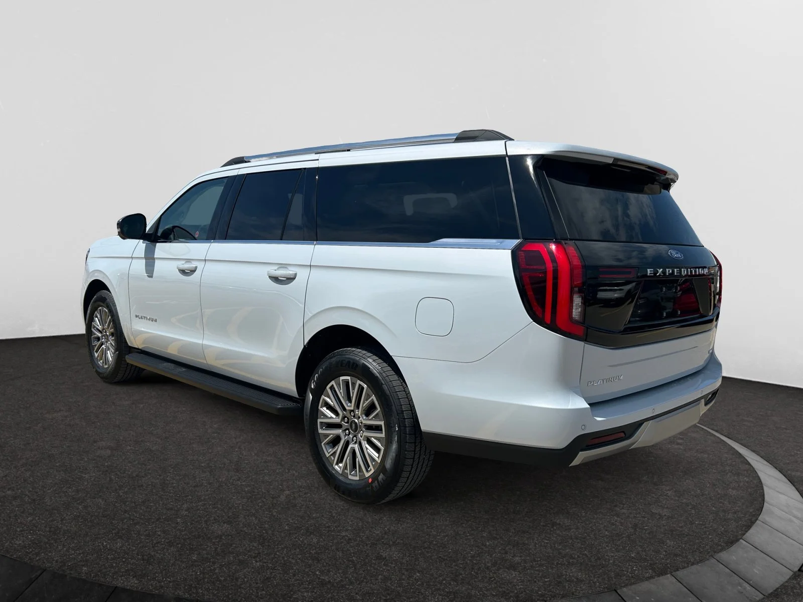New 2026 Space Silver Metallic Ford Platinum Max image 3