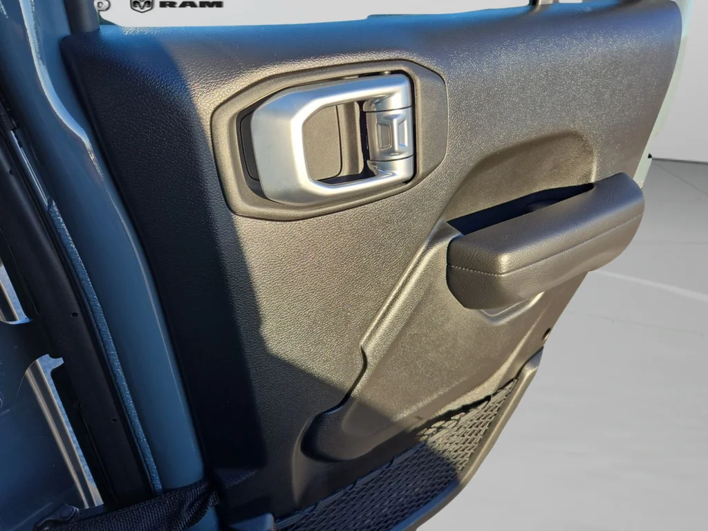 2025 Jeep Gladiator Sport - Photo 30