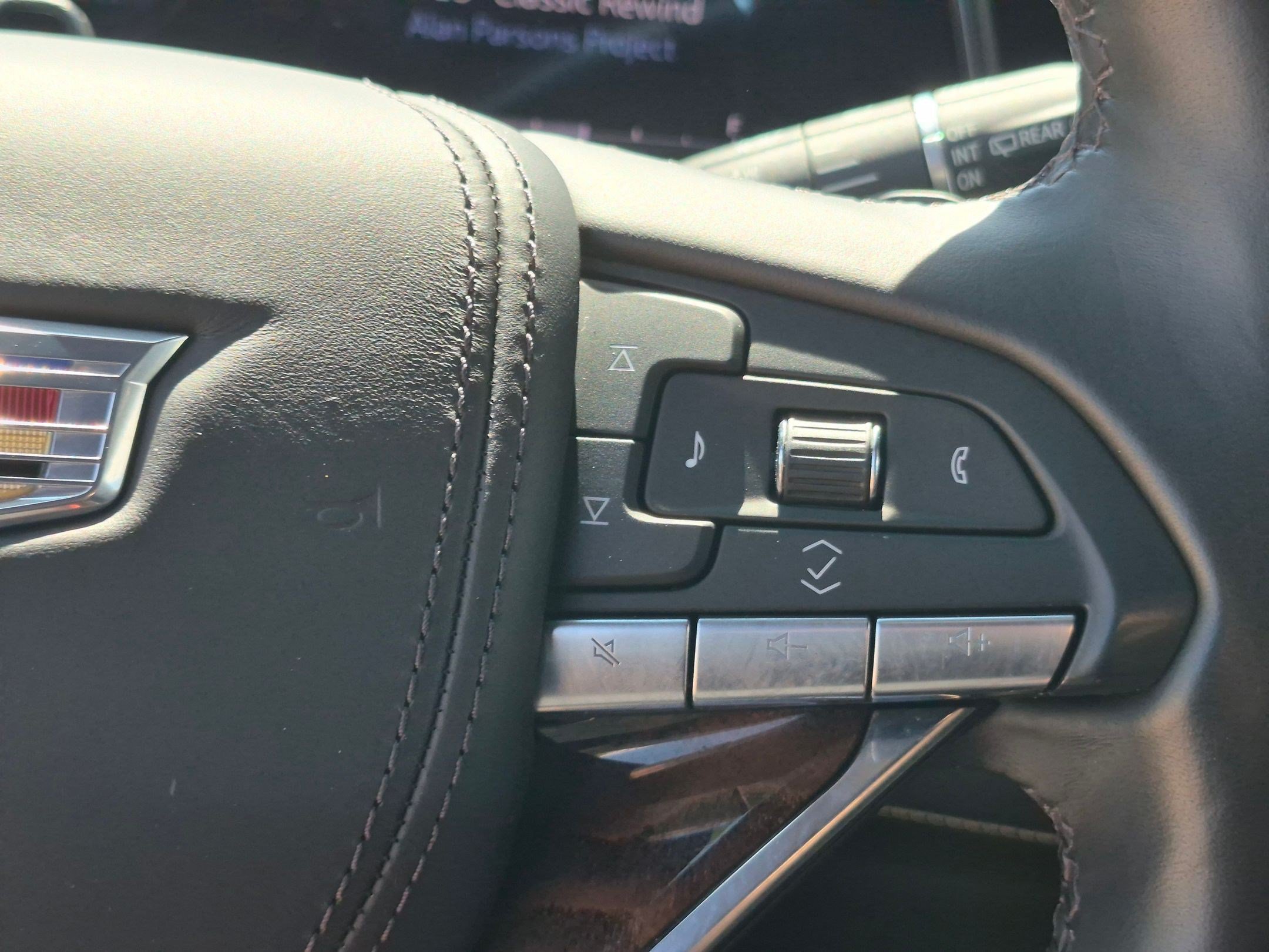 Used 2022 Crystal White Tricoat Cadillac Sport Platinum image 16