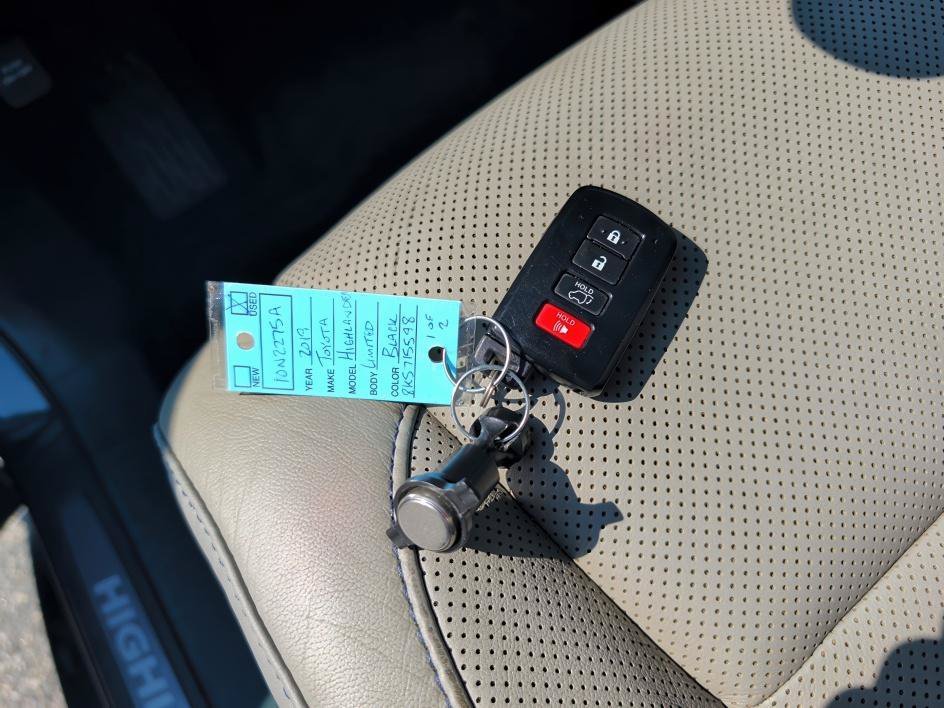 Used 2019 Midnight Black Metallic Toyota Limited image 30