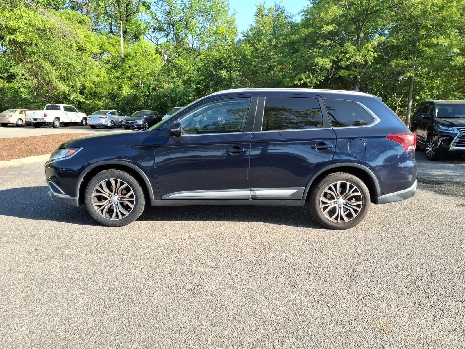 Used 2017 Cosmic Blue Metallic Mitsubishi SEL image 11