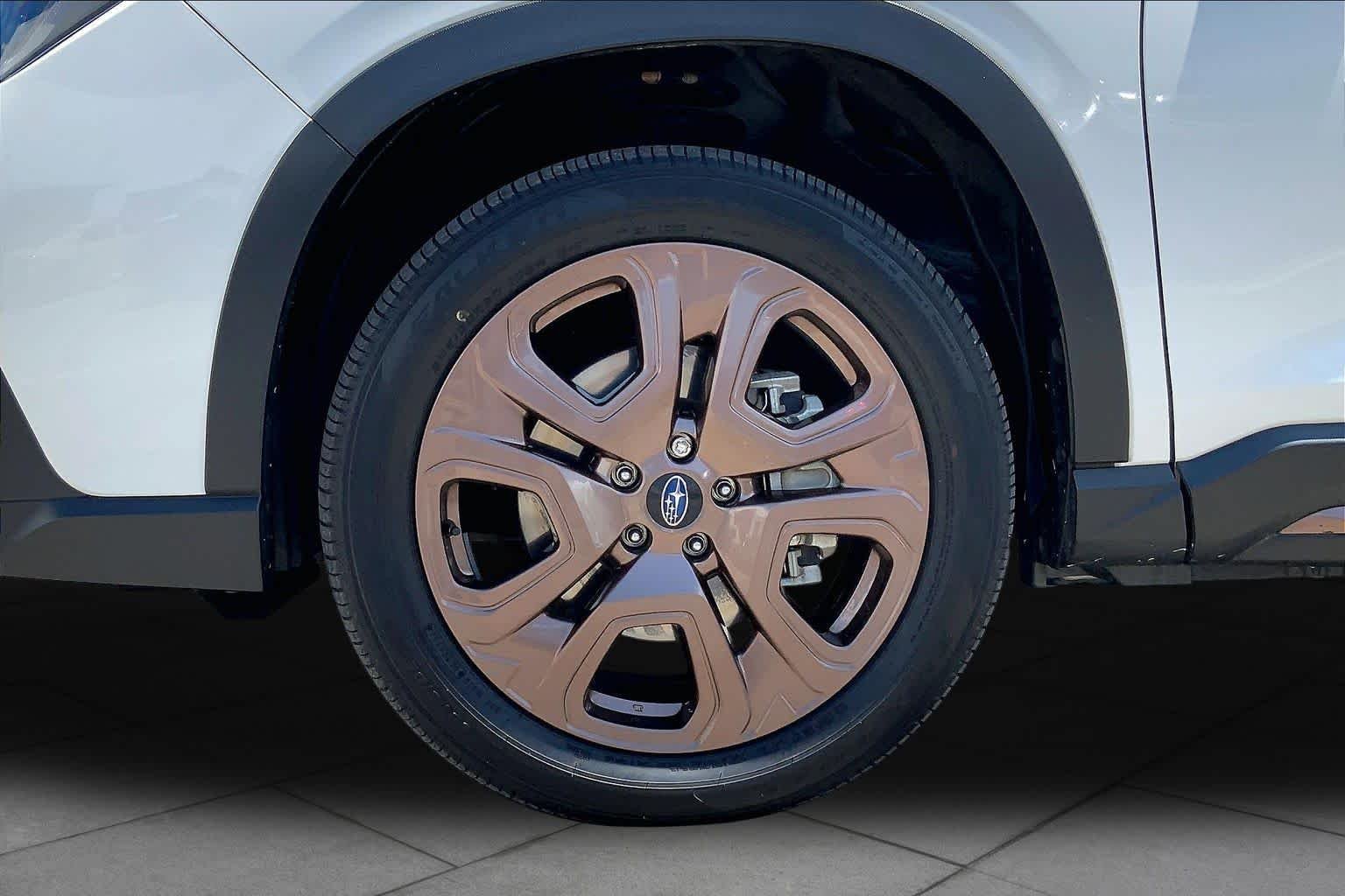 Used 2025 Crystal White Pearl Subaru Limited Bronze Edition image 9