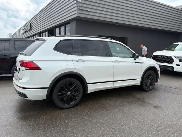 Used 2022 Oryx White Pearl Volkswagen SE R-Line Black image 3