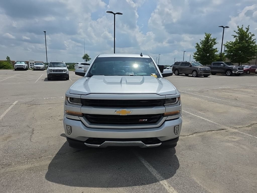 Used 2018 Chevrolet Silverado 1500 LT Z71 with VIN 3GCUKREC2JG571991 for sale in Kansas City