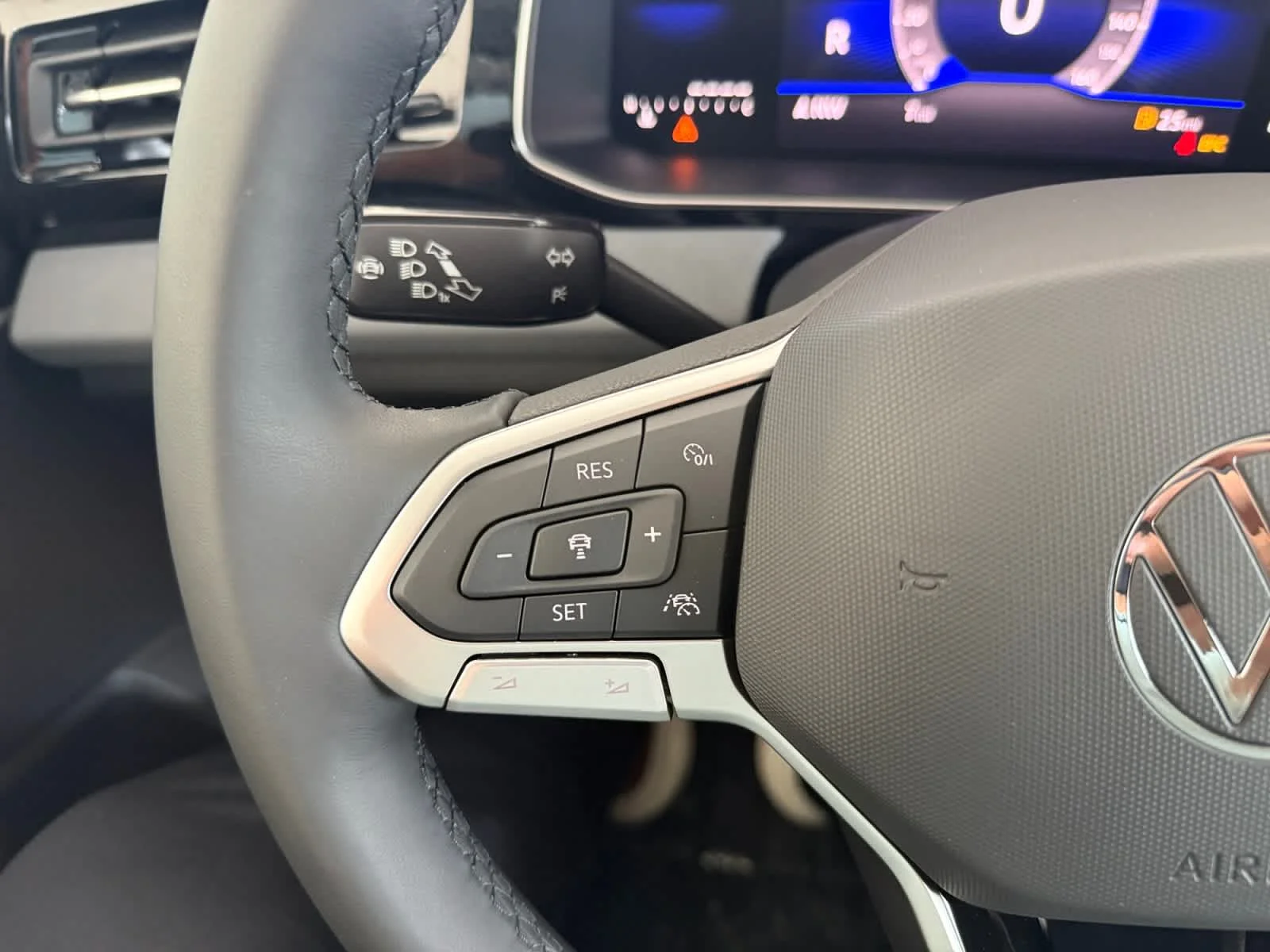 New 2026 Opal White Pearl Volkswagen SE image 20