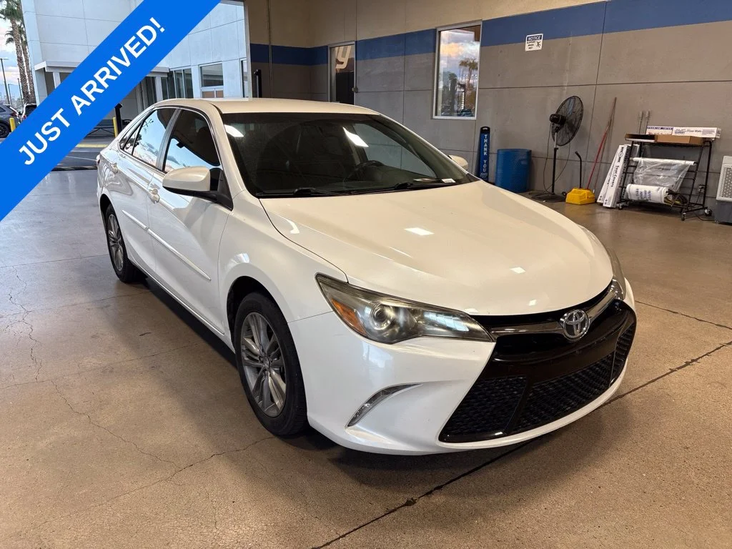 Used 2017 Blizzard Pearl Toyota SE image 2