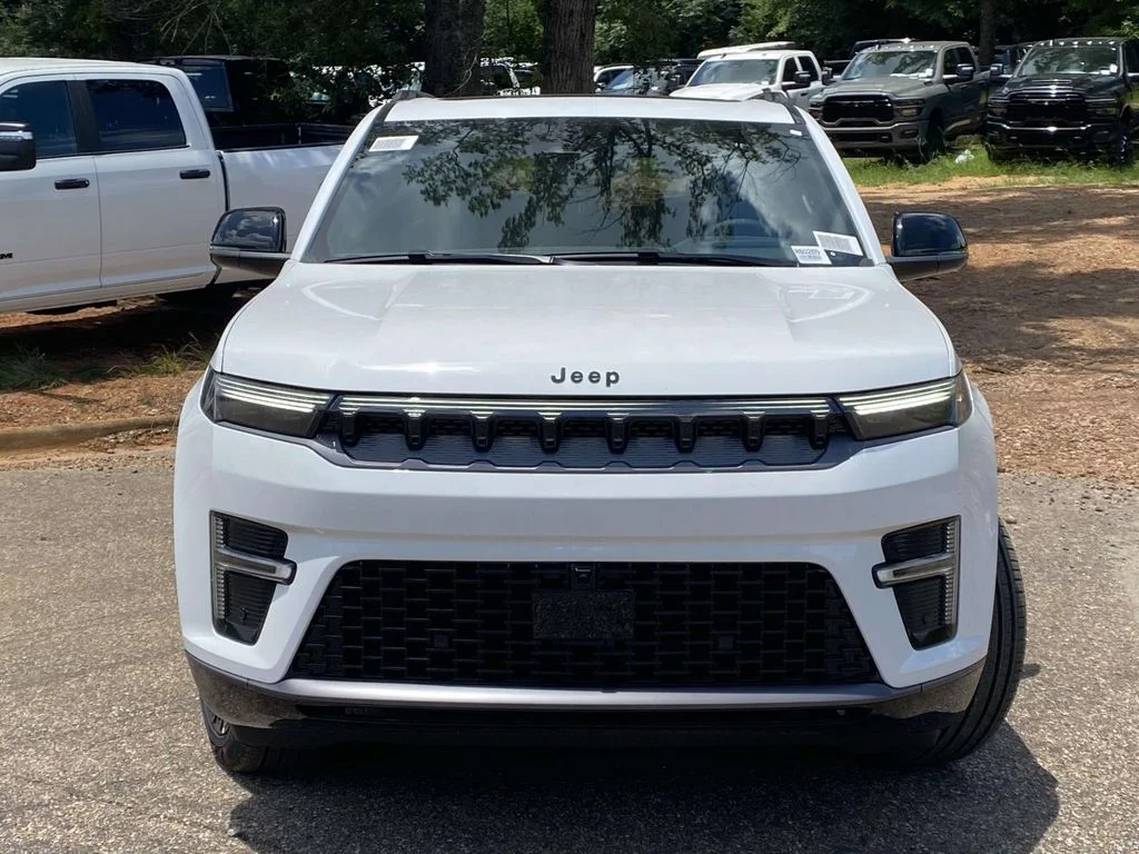 New 2026 Bright White Clear-Coat Exterior Paint Jeep Limited Reserve image 2