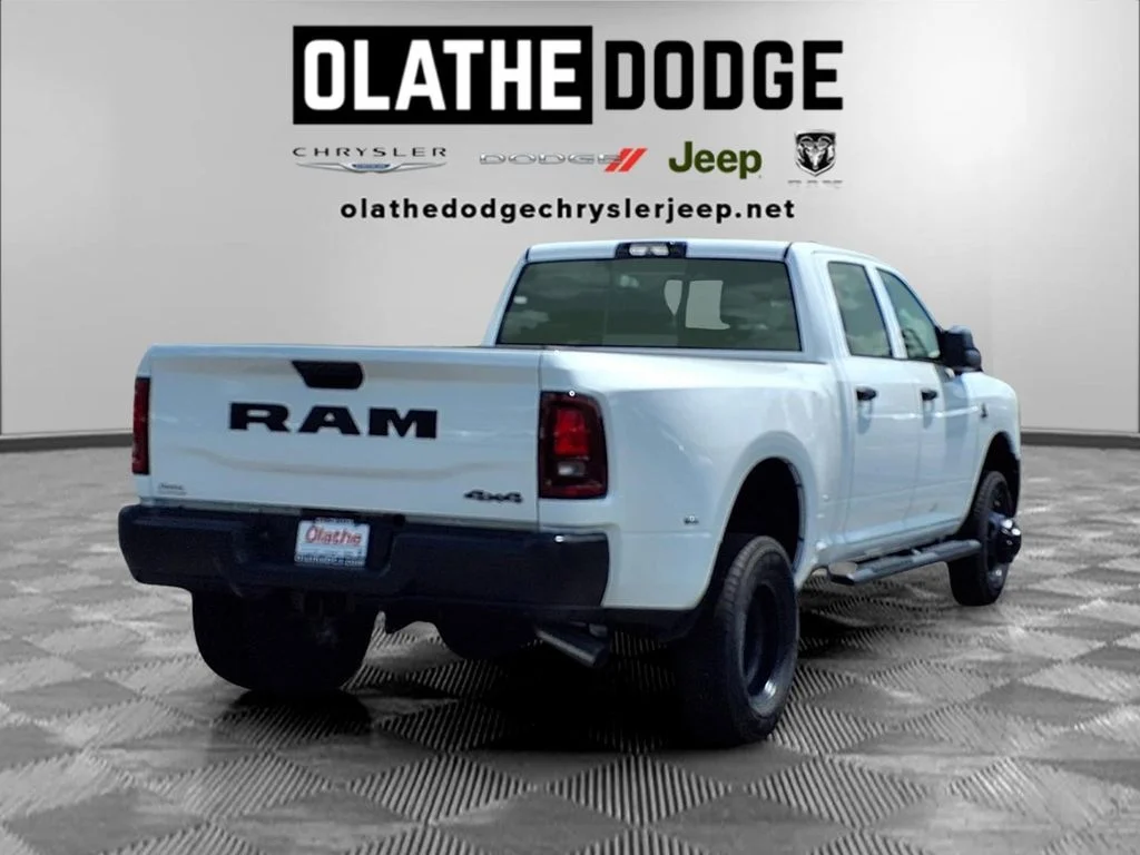 New 2026 Bright White Clear-Coat Exterior Paint RAM Tradesman image 25