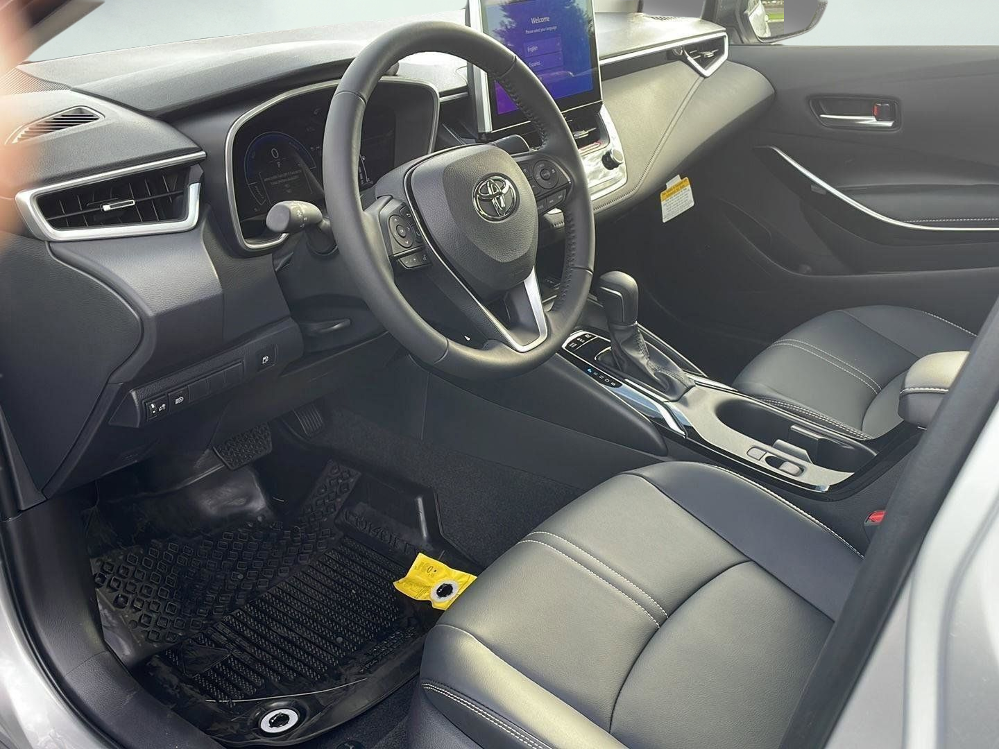2025 Toyota Corolla LE - Photo 10