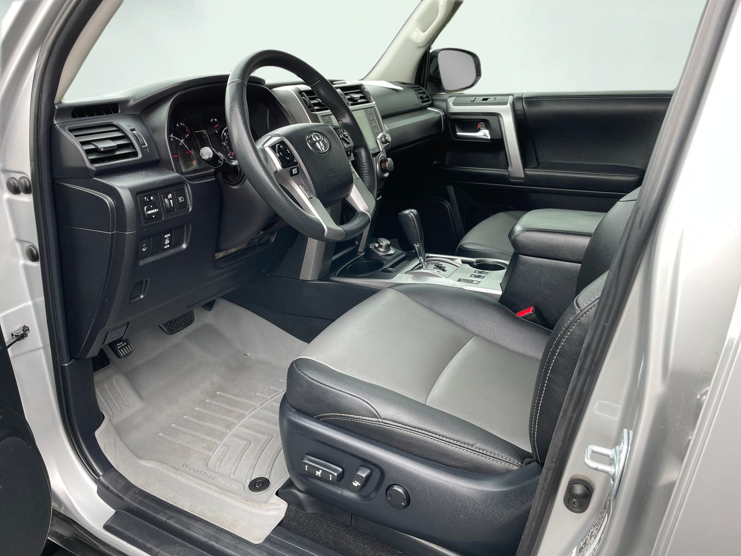 Certified Used 2020 Silver Toyota SR5 Premium image 10